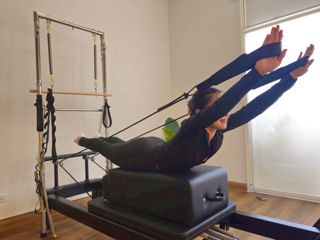 Reformer Pilates pulling-straps exercise